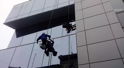Миття фасадів та вікон в Львові